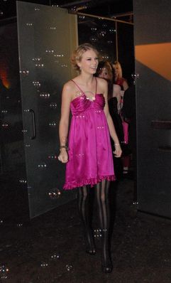 taylorweb079.jpg